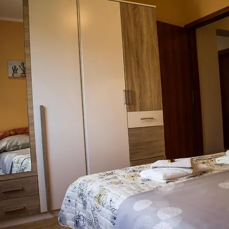 Mikula Apartman *
