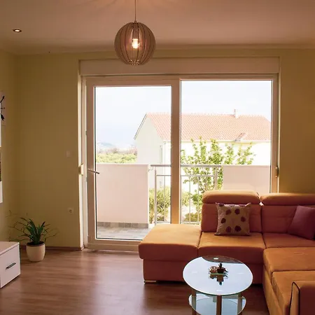 Mikula Apartman Mravince
